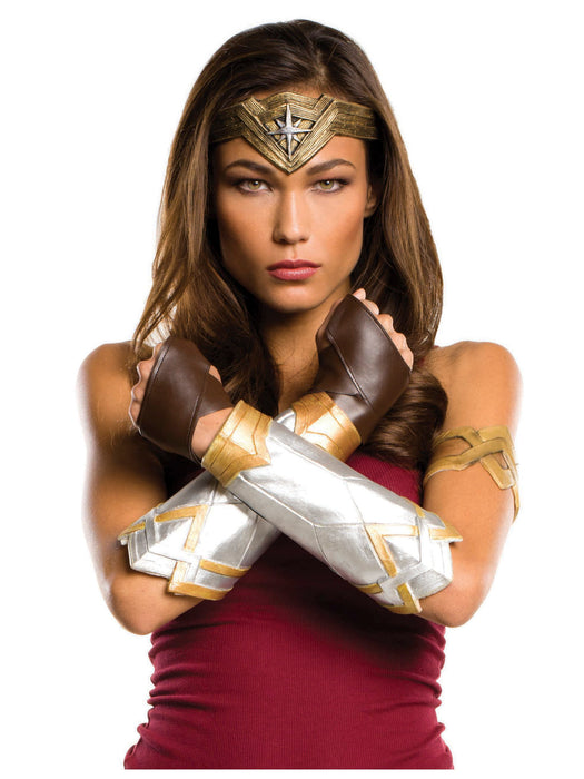 Justice League: Wonder Woman Deluxe Accessory Set - costumesupercenter.com