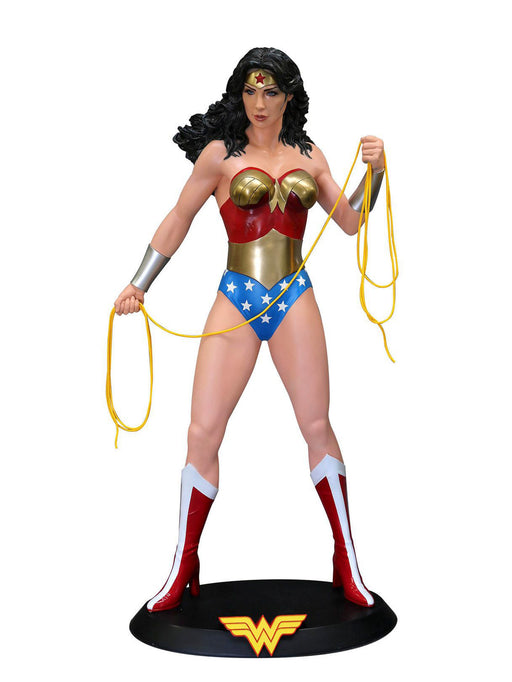 Life-size Wonder Woman Statue - Collectible - costumesupercenter.com